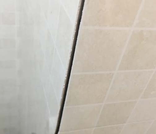 周宁瓷砖空鼓维修公司分享阳台瓷砖脱落的修复过程可以分为以下几个步骤