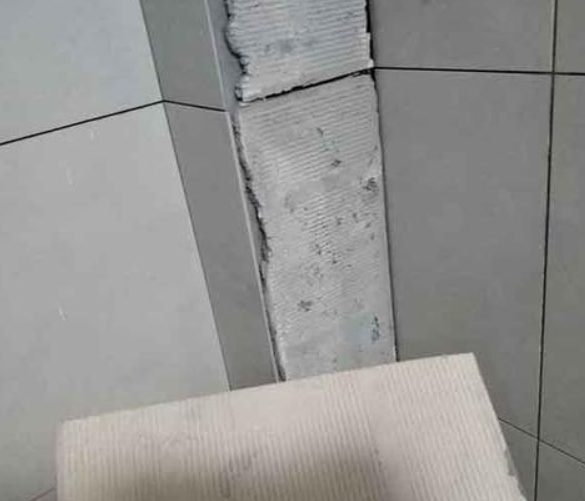 周宁瓷砖空鼓维修公司分享下厨房瓷砖脱落的补救措施。